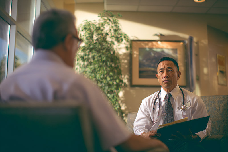 Injured worker meeting with a Qualified Medical Evaluator in a clinic, highlighting the importance of choosing a quality QME for a workers’ compensation claim.