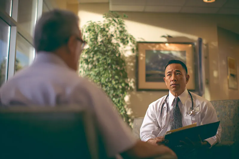 Injured worker meeting with a Qualified Medical Evaluator in a clinic, highlighting the importance of choosing a quality QME for a workers’ compensation claim.